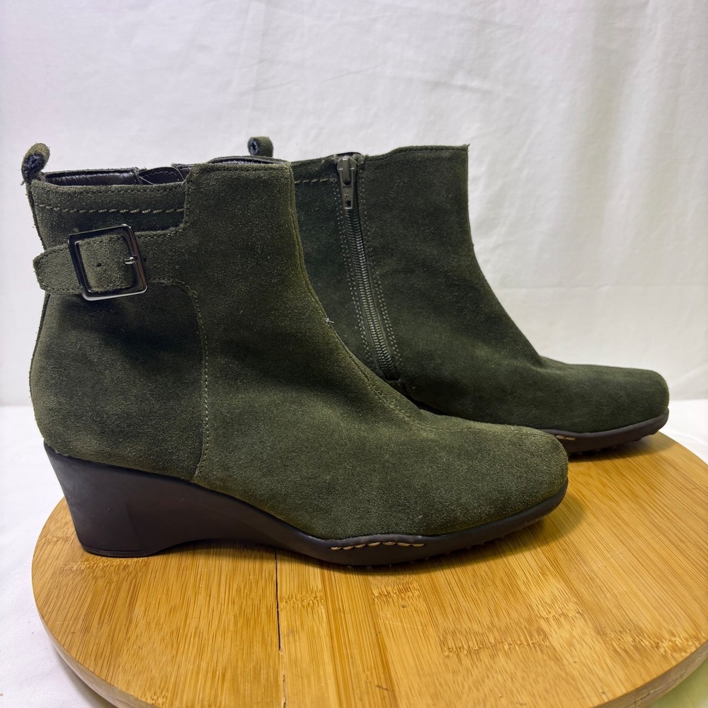 Aerosoles Entourage Womens 7M Olive Green Suede Ankle Boots Wedge Buckle Zip